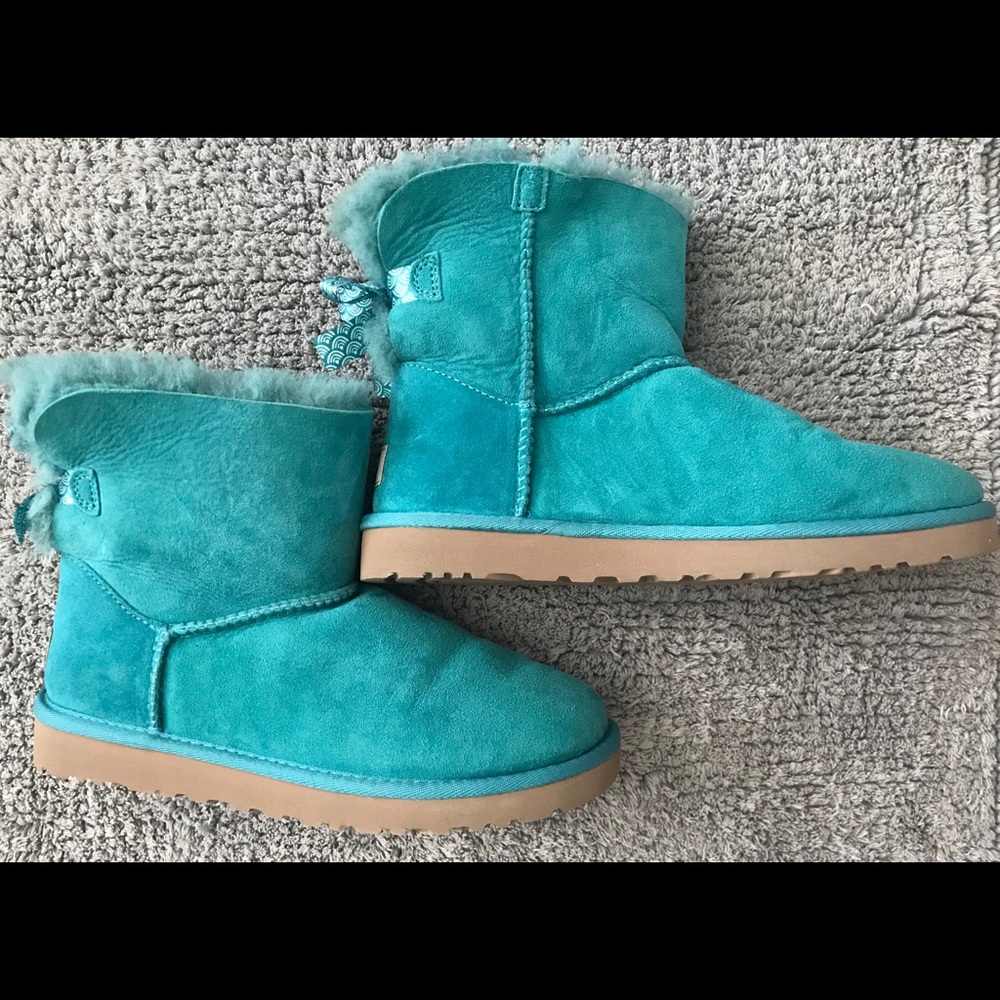 COPY - Blue Bailey Bow Uggs(short)